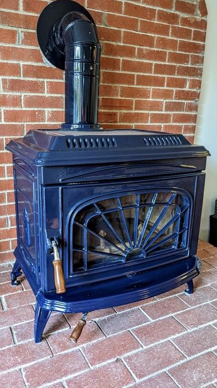 5 Crest Ct, East Fishkill NY  12533-5059 exterior