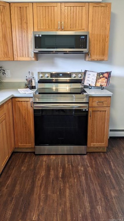 5 Crest Ct, East Fishkill NY  12533-5059 exterior