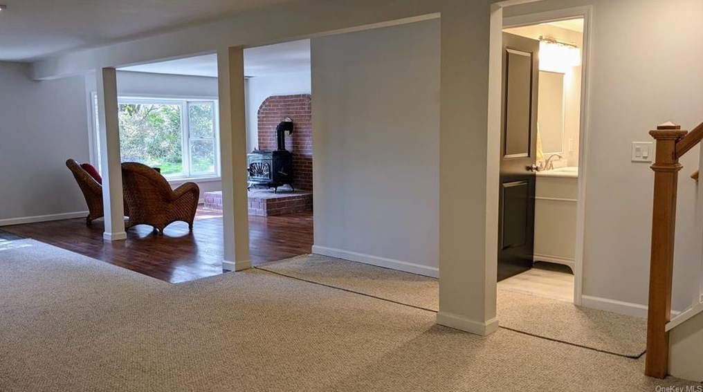 5 Crest Ct, East Fishkill NY  12533-5059 exterior