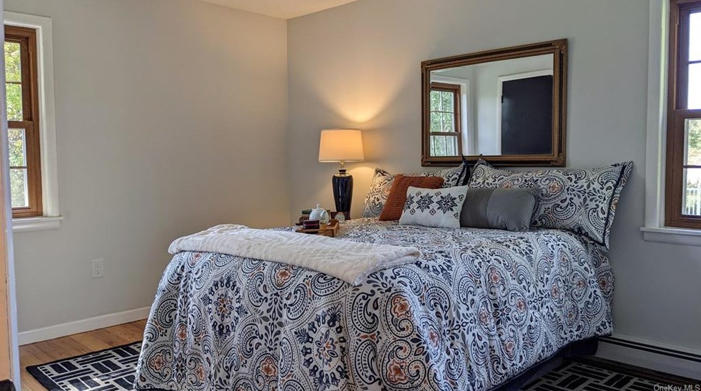 5 Crest Ct, East Fishkill NY  12533-5059 exterior