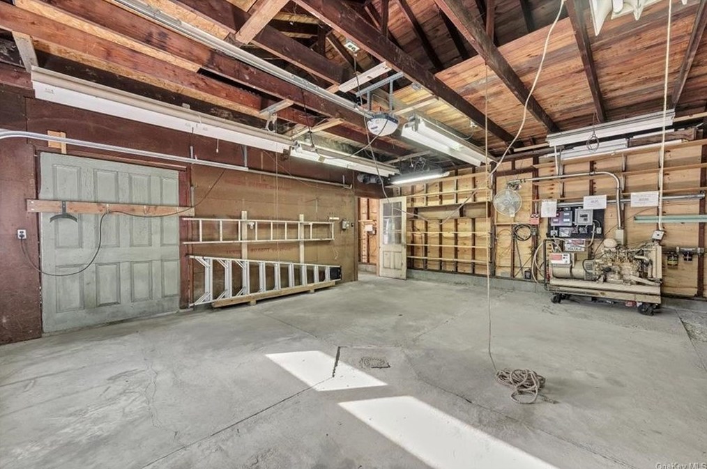 20 Plank Rd, Newburgh NY  12550-1980 exterior