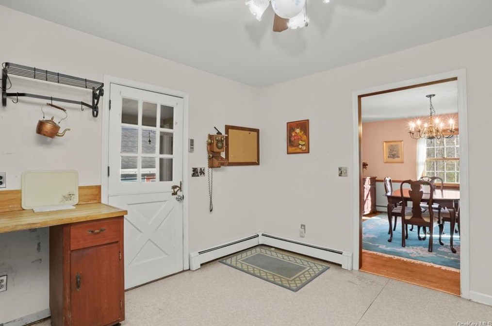 27 Lakeside Dr, Katonah NY  10536-1612 exterior