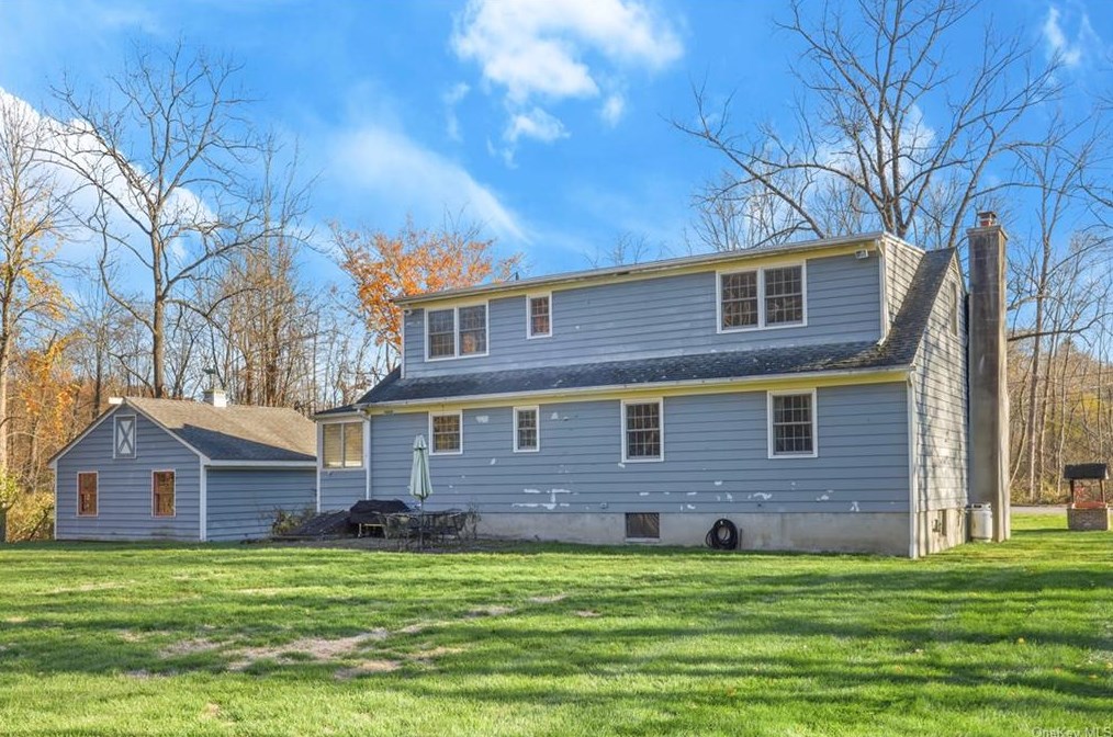 27 Lakeside Dr, Katonah NY  10536-1612 exterior