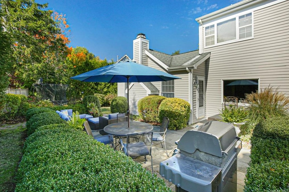 4 Fairlawn Ct, Rye NY exterior