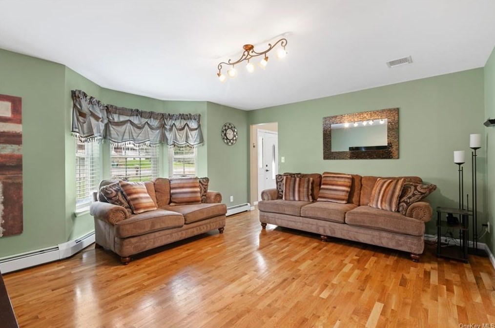 16 Berry Ln, Newburgh NY  12550-1729 exterior