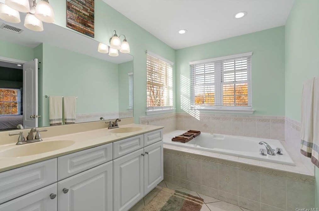 16 Berry Ln, Newburgh NY  12550-1729 exterior