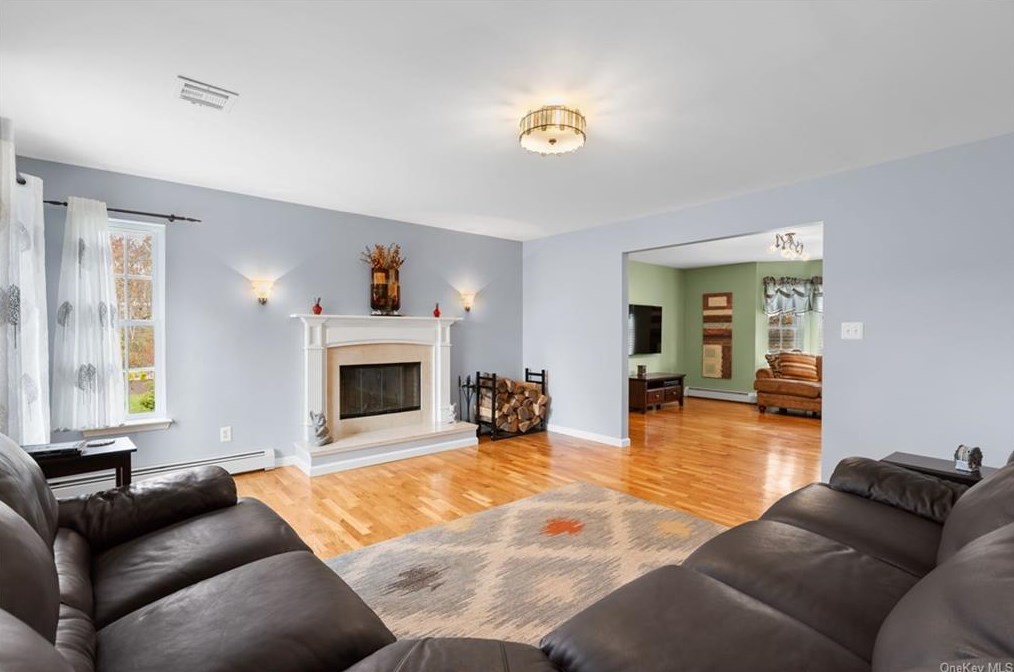 16 Berry Ln, Newburgh NY  12550-1729 exterior