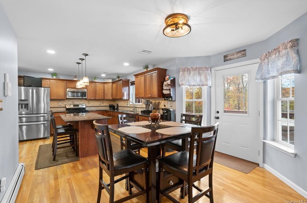 16 Berry Ln, Newburgh NY  12550-1729 exterior