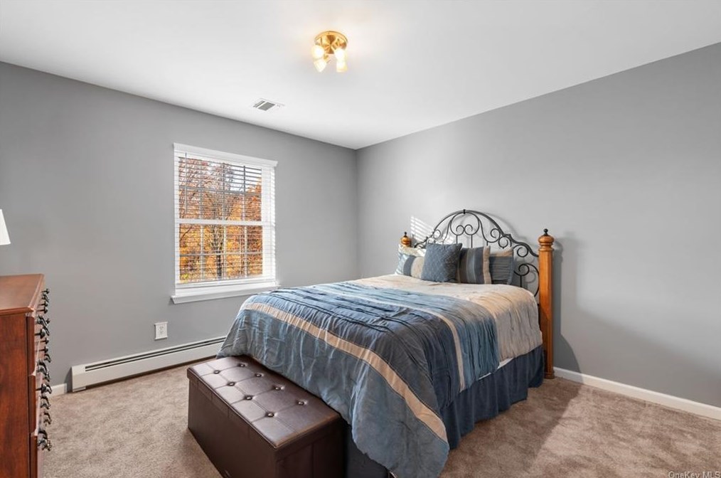 16 Berry Ln, Newburgh NY  12550-1729 exterior