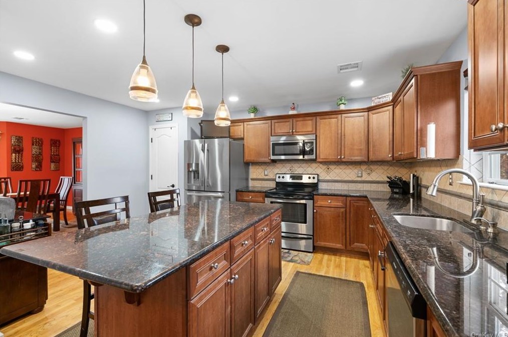 16 Berry Ln, Newburgh NY  12550-1729 exterior