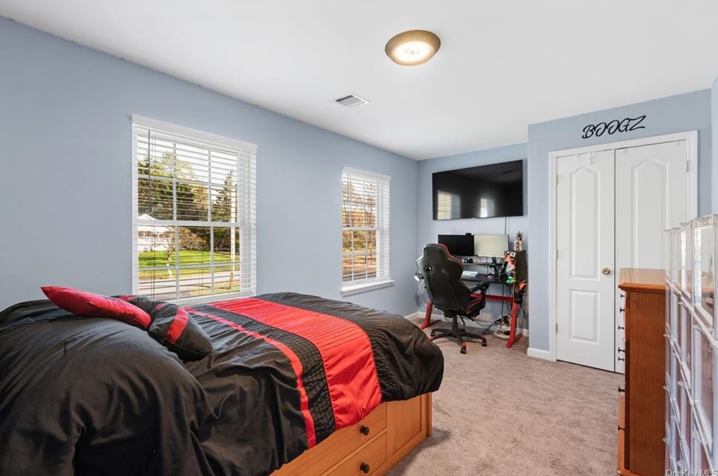 16 Berry Ln, Newburgh NY  12550-1729 exterior