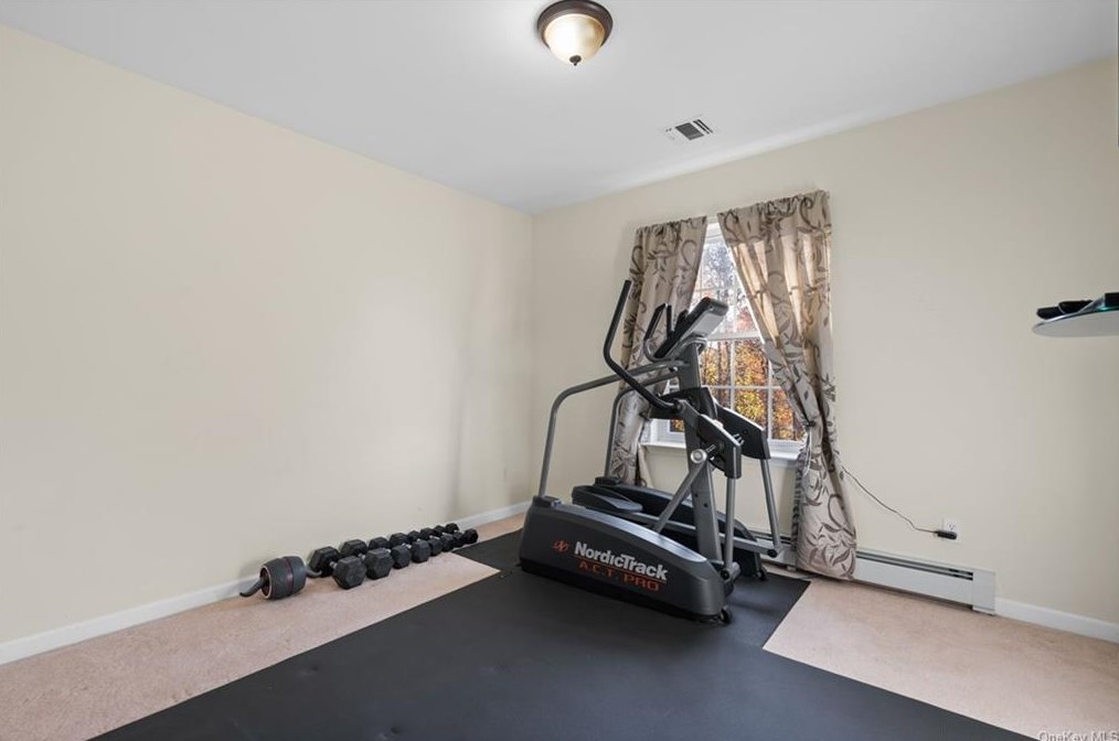 16 Berry Ln, Newburgh NY  12550-1729 exterior