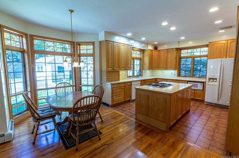 97 Ludlam Rd, Monroe NY 10950-4534 exterior