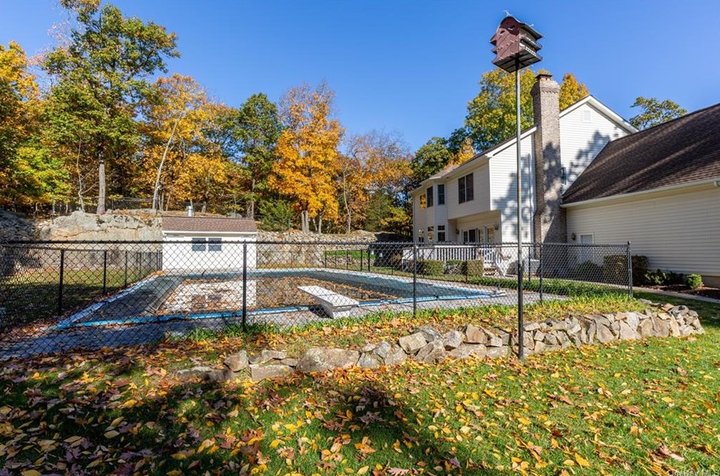 97 Ludlam Rd, Monroe NY 10950-4534 exterior