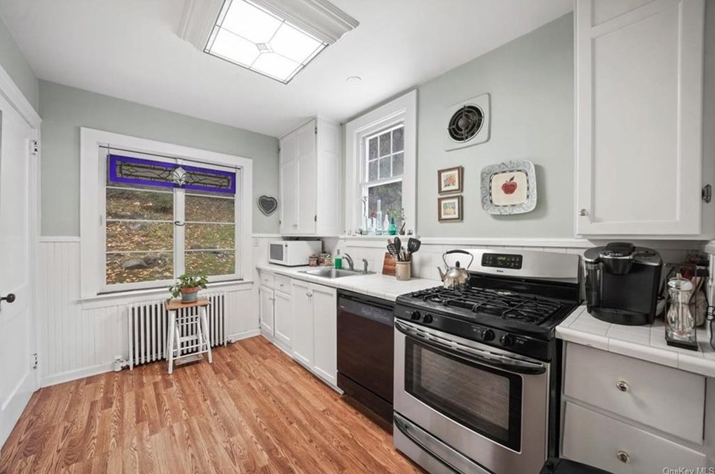 410 Decatur Ave, Peekskill NY 10566-2109 exterior