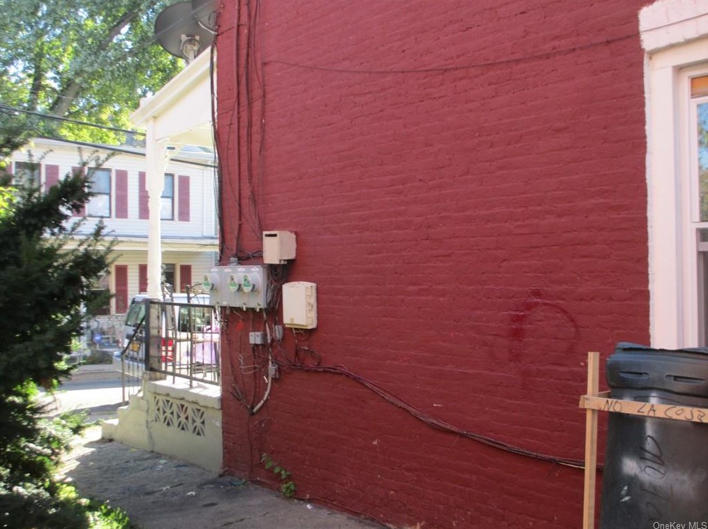 21 St, Haverstraw NY  10927-2005 exterior