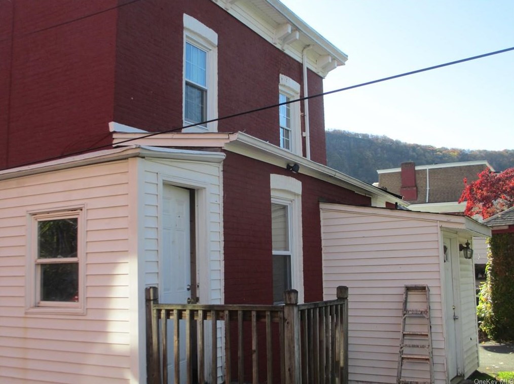 21 St, Haverstraw NY  10927-2005 exterior