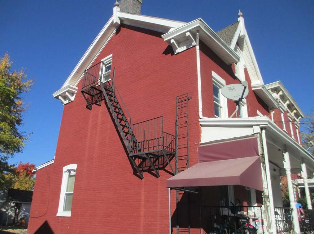 21 St, Haverstraw NY  10927-2005 exterior