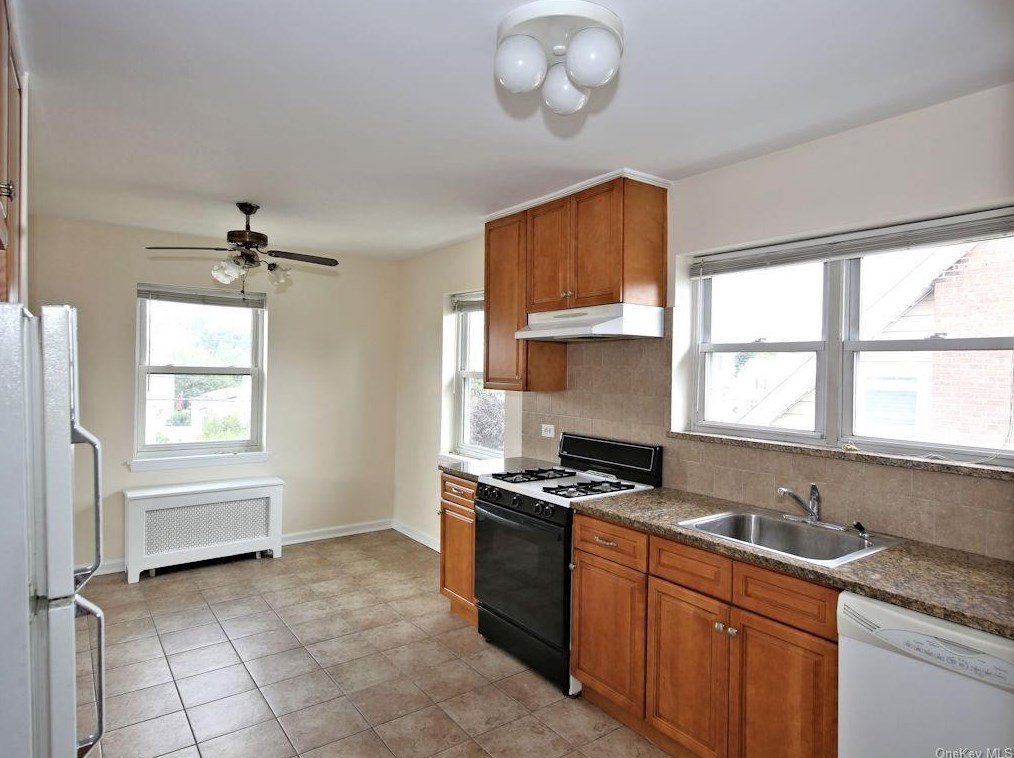 80 Bradford St, Harrison NY  10528-2624 exterior