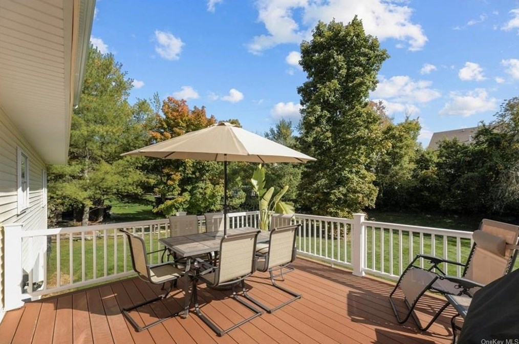 16 Tango Ln, Kent Lakes NY  10512-2242 exterior