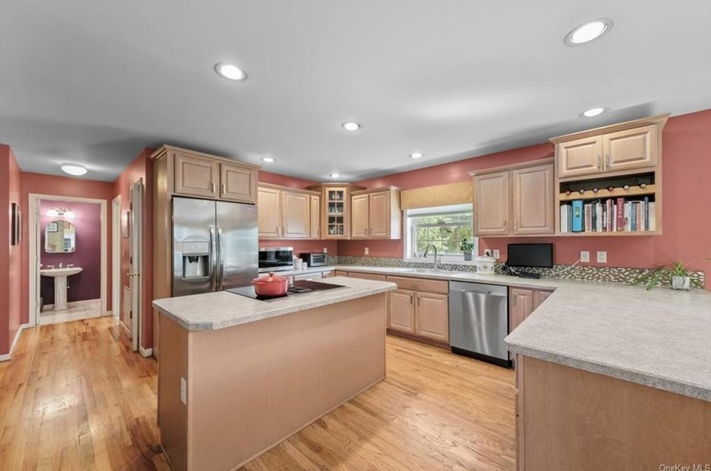 16 Tango Ln, Kent Lakes NY  10512-2242 exterior