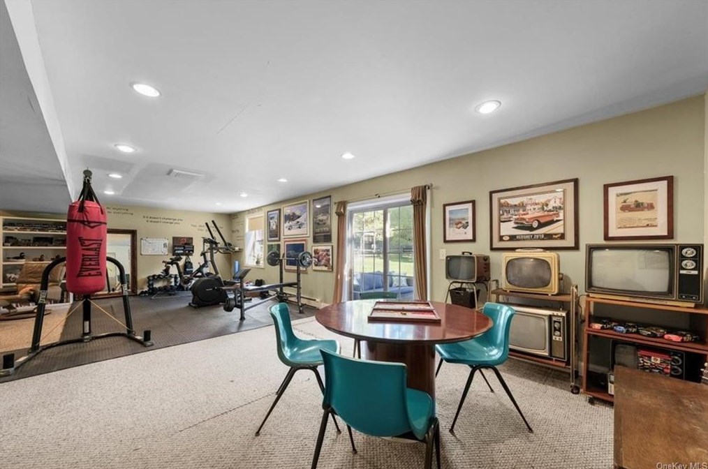 16 Tango Ln, Kent Lakes NY  10512-2242 exterior