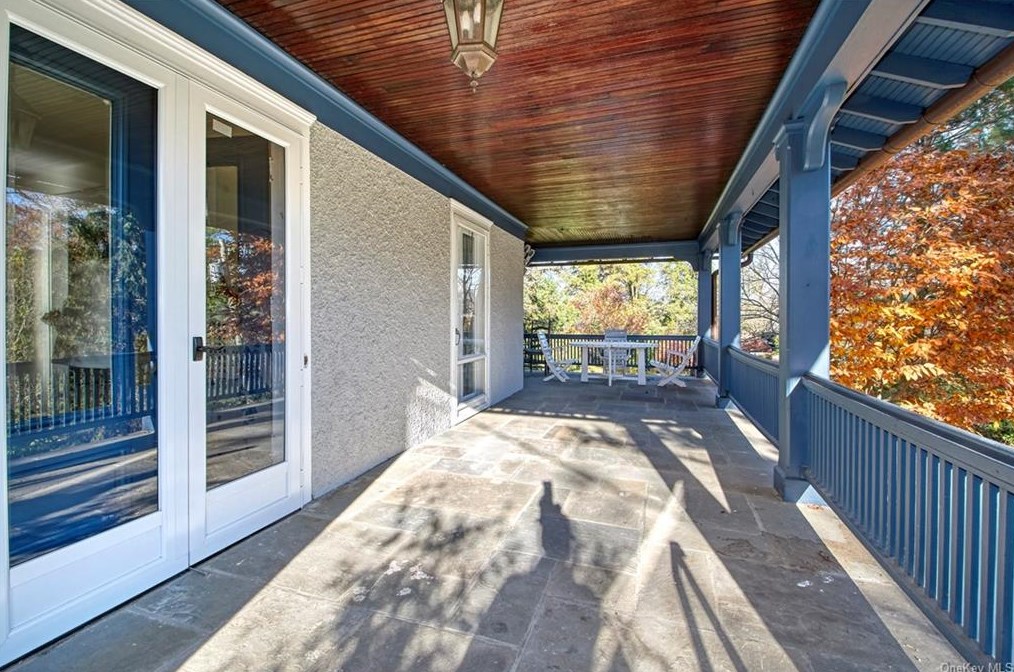 95 Dogwood Ln, Rye NY  10580-1703 exterior