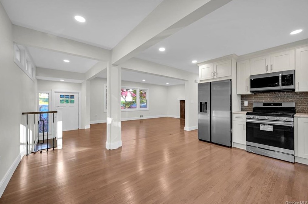 21 Birch St, Chestnut Ridge NY  10965-3006 exterior