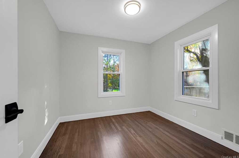 21 Birch St, Chestnut Ridge NY  10965-3006 exterior