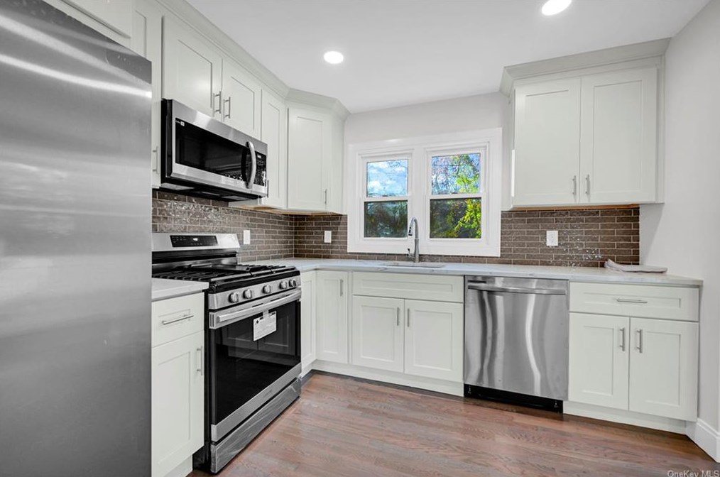 21 Birch St, Chestnut Ridge NY  10965-3006 exterior