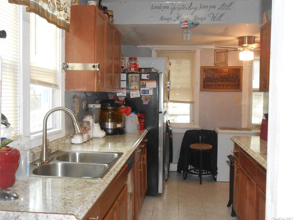 94 Maple St, Newburgh NY  12550-4035 exterior