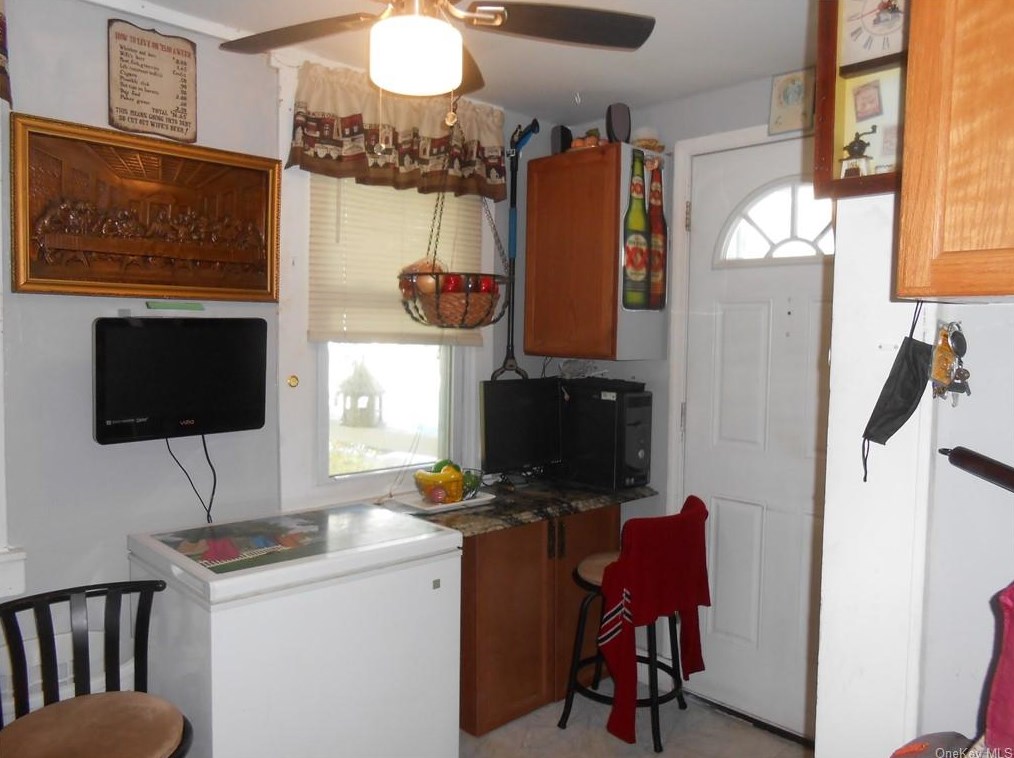94 Maple St, Newburgh NY  12550-4035 exterior