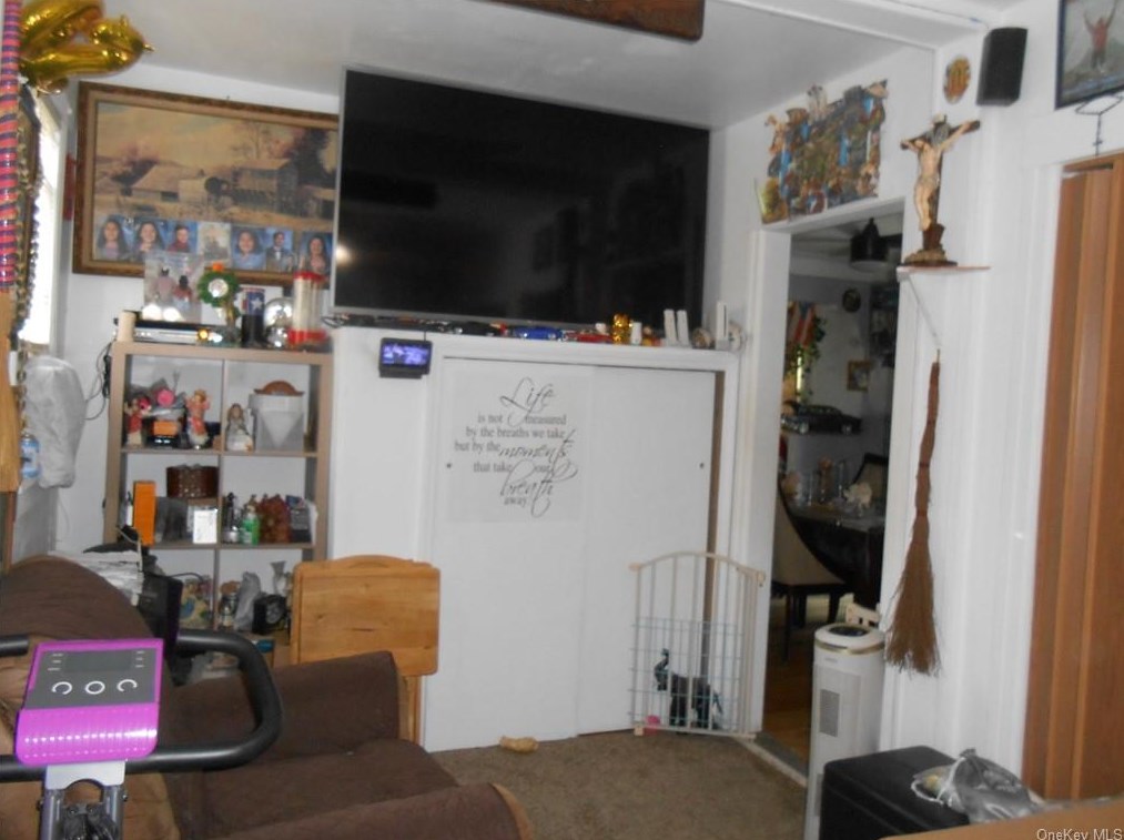 94 Maple St, Newburgh NY  12550-4035 exterior