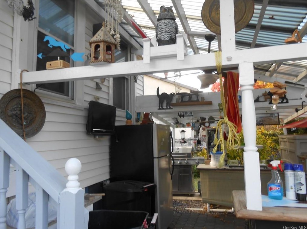 94 Maple St, Newburgh NY  12550-4035 exterior