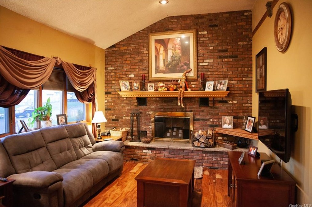 2 Mitchell Ln, Newburgh NY  12553-6121 exterior