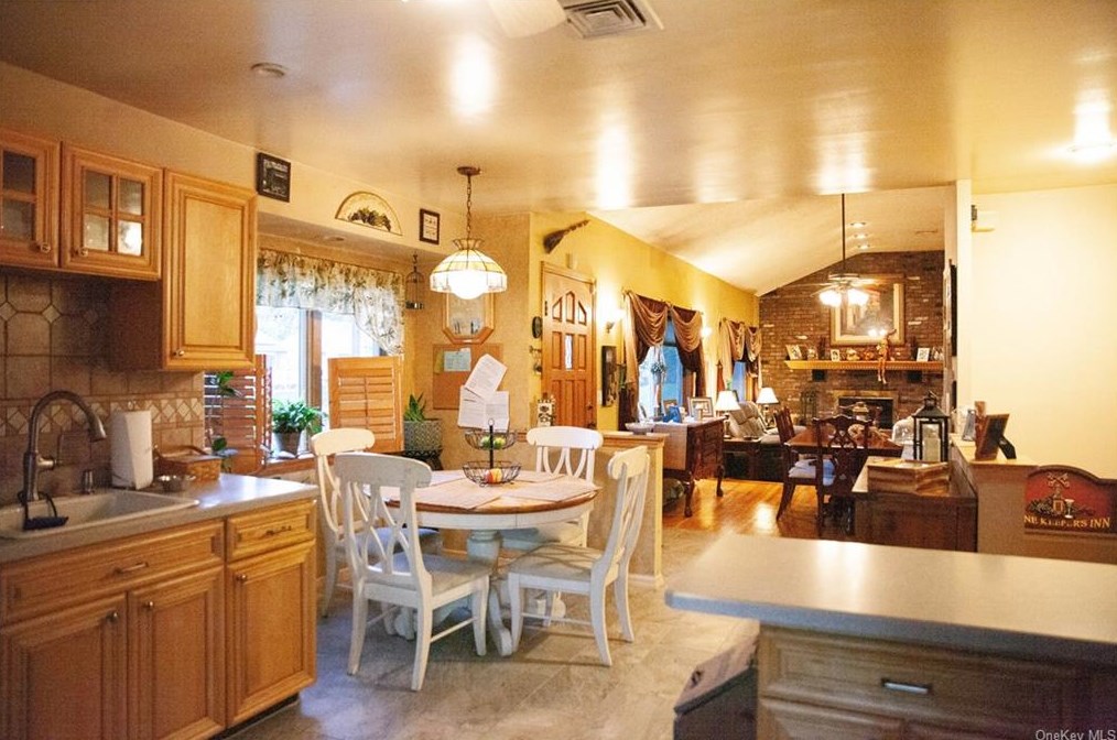 2 Mitchell Ln, Newburgh NY  12553-6121 exterior