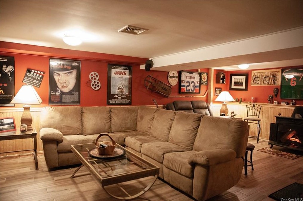 2 Mitchell Ln, Newburgh NY  12553-6121 exterior