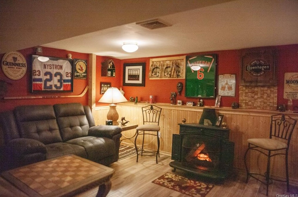 2 Mitchell Ln, Newburgh NY  12553-6121 exterior