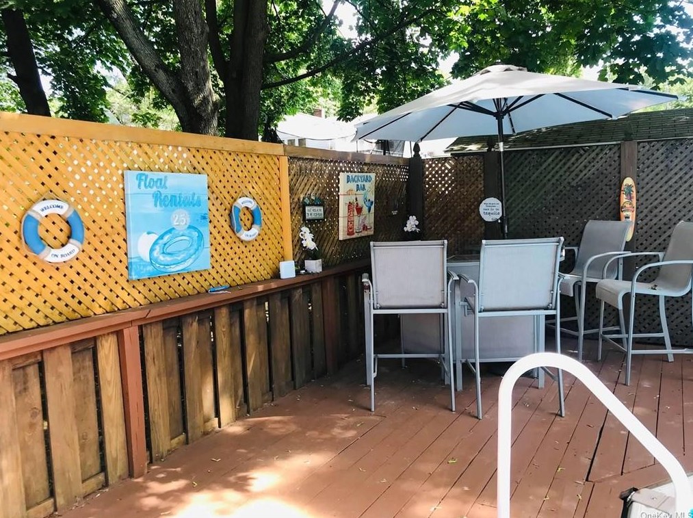 2 Mitchell Ln, Newburgh NY  12553-6121 exterior