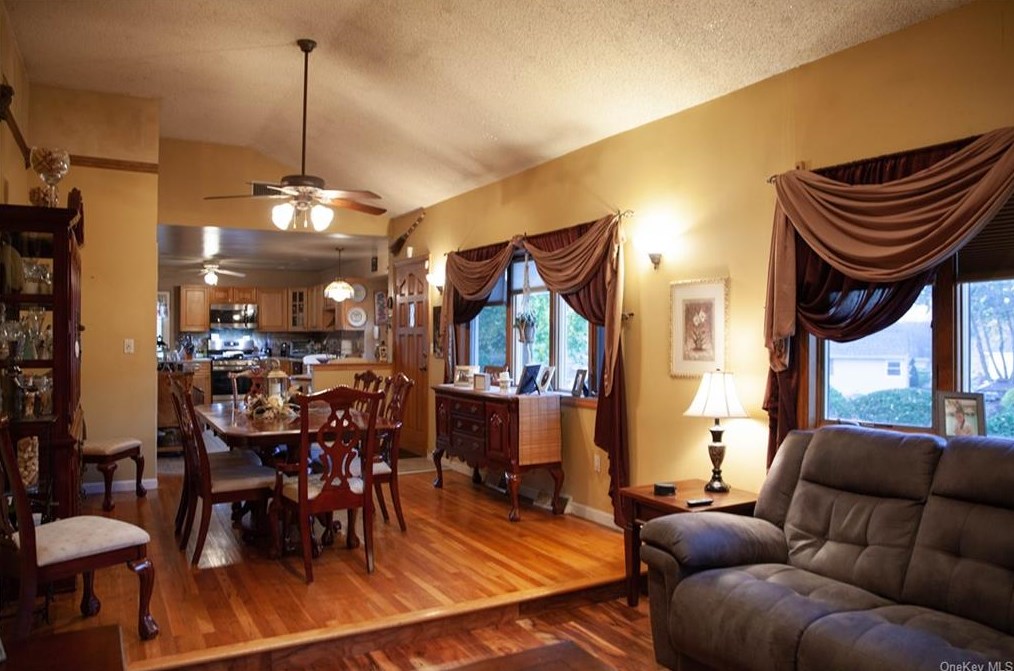 2 Mitchell Ln, Newburgh NY  12553-6121 exterior