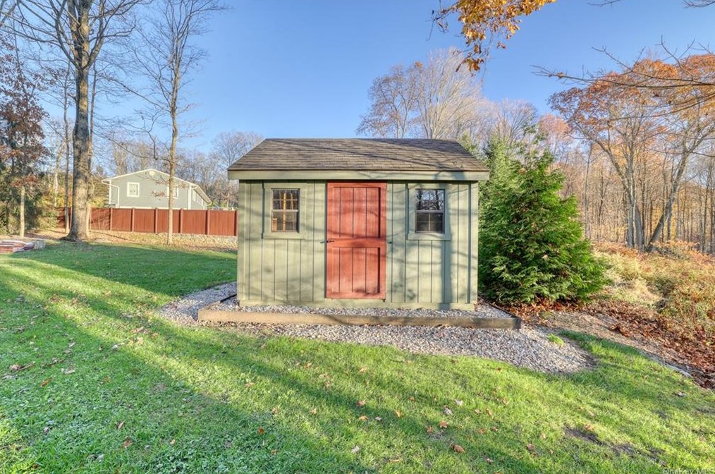 45 Rambler Rd, Kent Lakes NY  10512-3100 exterior