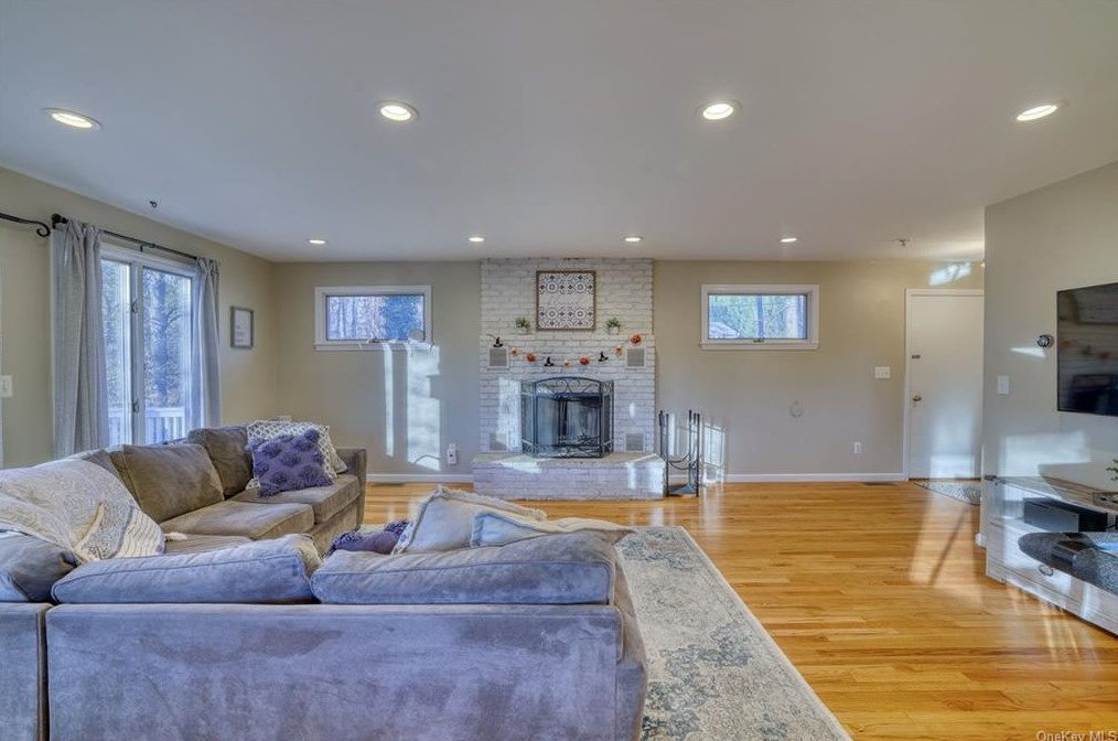 45 Rambler Rd, Kent Lakes NY  10512-3100 exterior