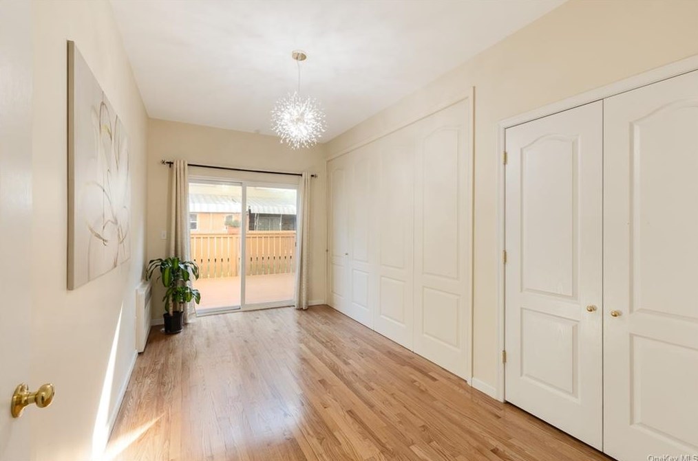 1114 Parkview Dr, Chestnut Ridge NY  10977-4976 exterior