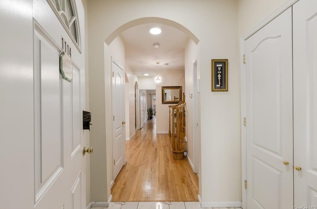 1114 Parkview Dr, Chestnut Ridge NY  10977-4976 exterior