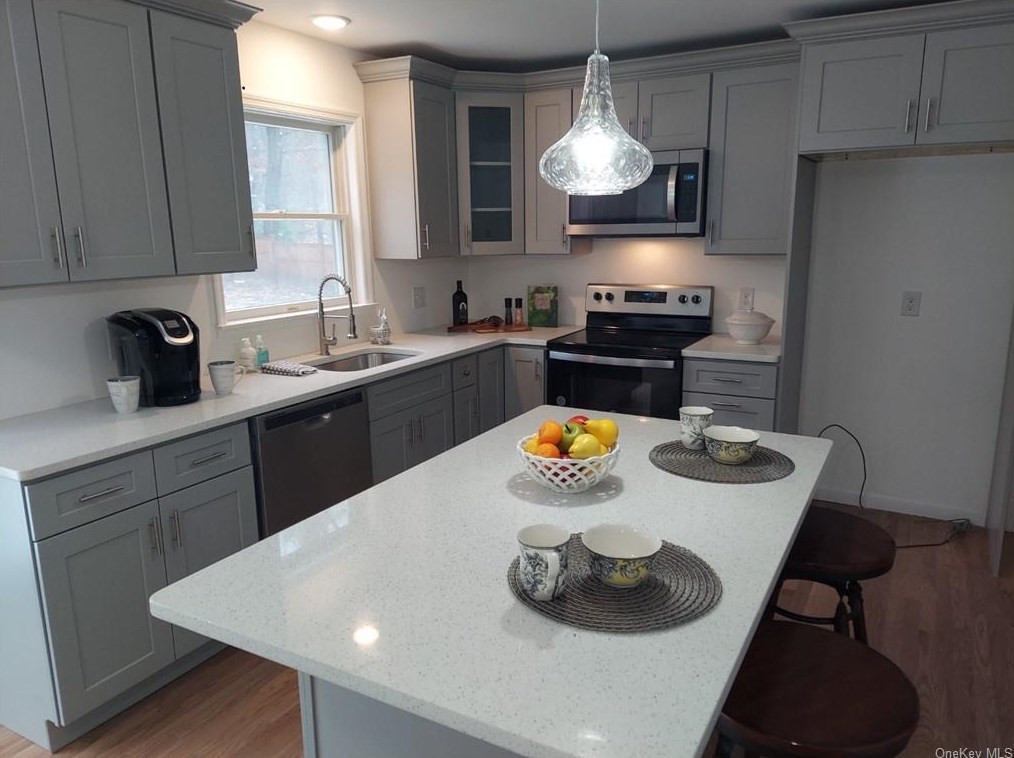 17 Canterberry Ct, East Fishkill NY  12533-5260 exterior