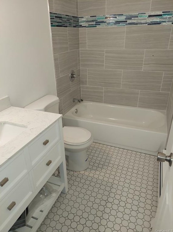 17 Canterberry Ct, East Fishkill NY  12533-5260 exterior