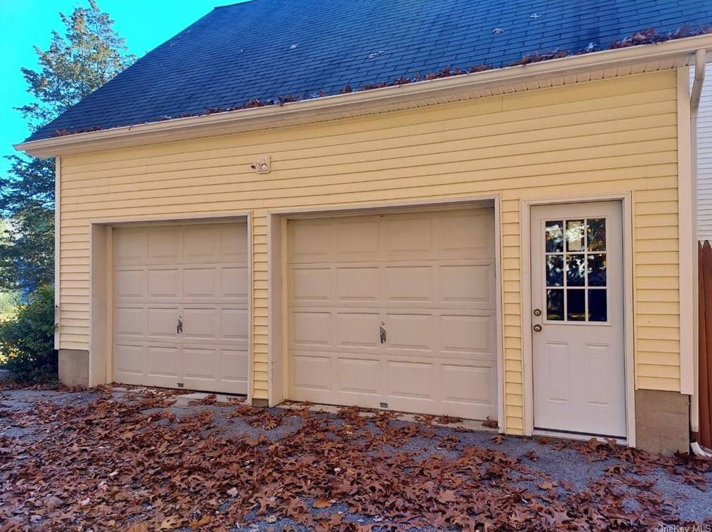 17 Canterberry Ct, East Fishkill NY  12533-5260 exterior