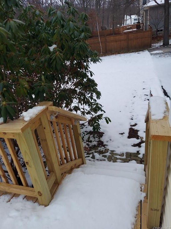 17 Canterberry Ct, East Fishkill NY  12533-5260 exterior