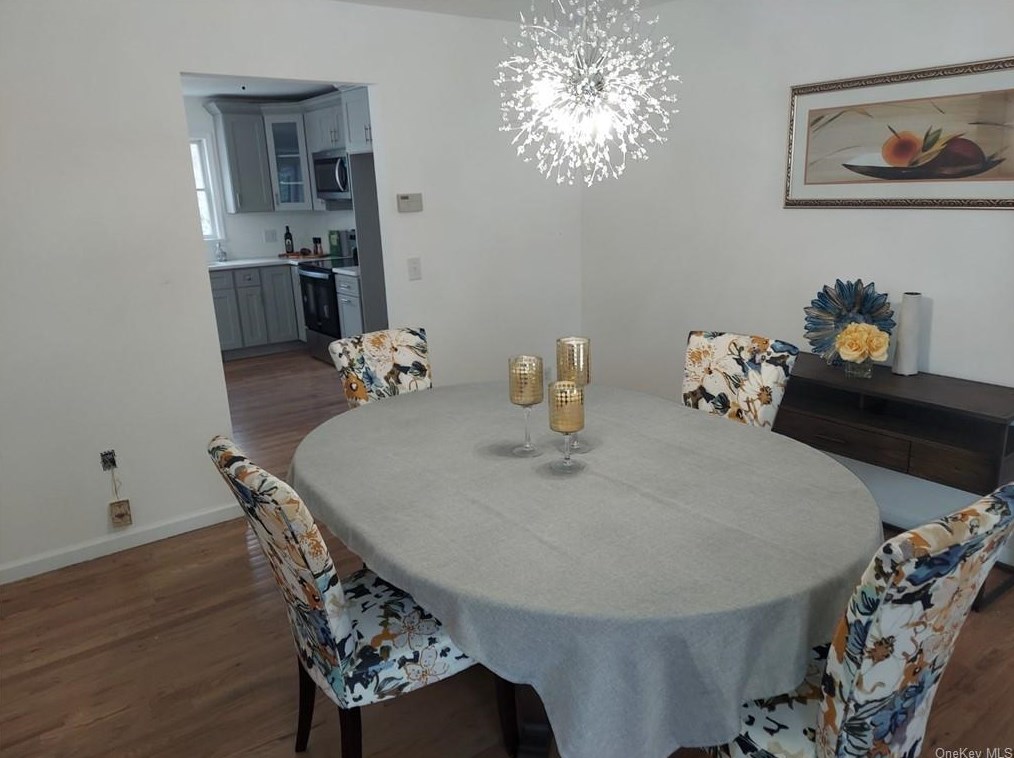 17 Canterberry Ct, East Fishkill NY  12533-5260 exterior