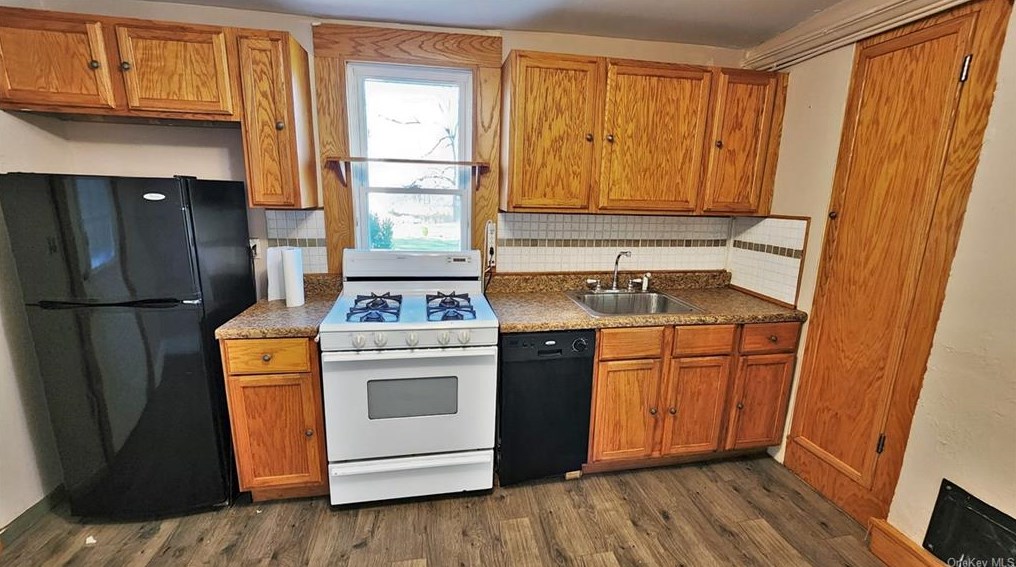 82 Knoell Rd, Goshen NY  10924-5423 exterior